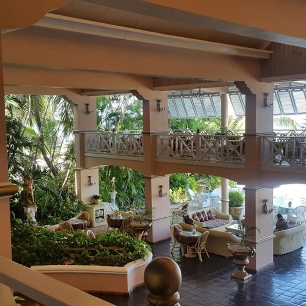 Coco Reef Resort & Spa Crown Point Extérieur photo