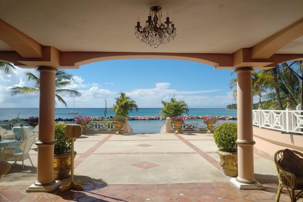 Coco Reef Resort & Spa Crown Point Extérieur photo