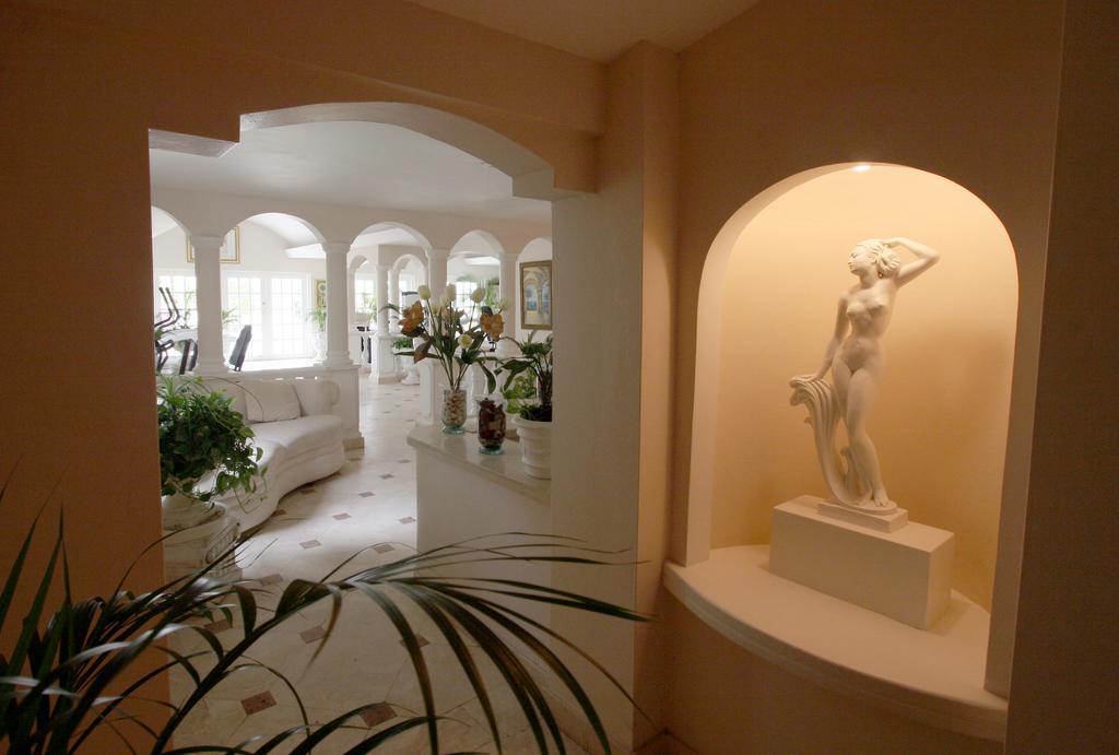 Coco Reef Resort & Spa Crown Point Extérieur photo