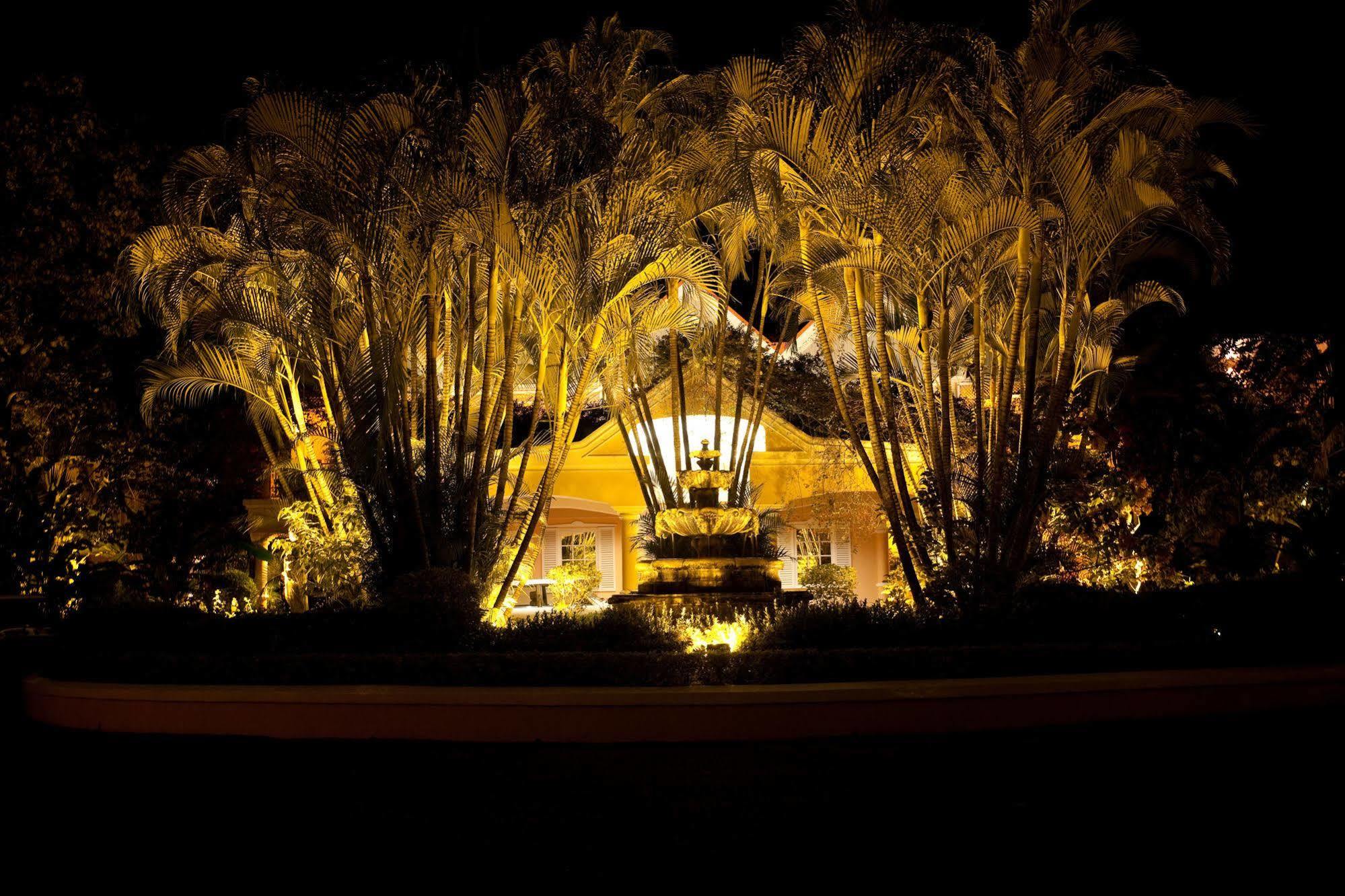 Coco Reef Resort & Spa Crown Point Extérieur photo